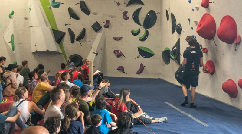 competition escalade bloc boulder climbing
