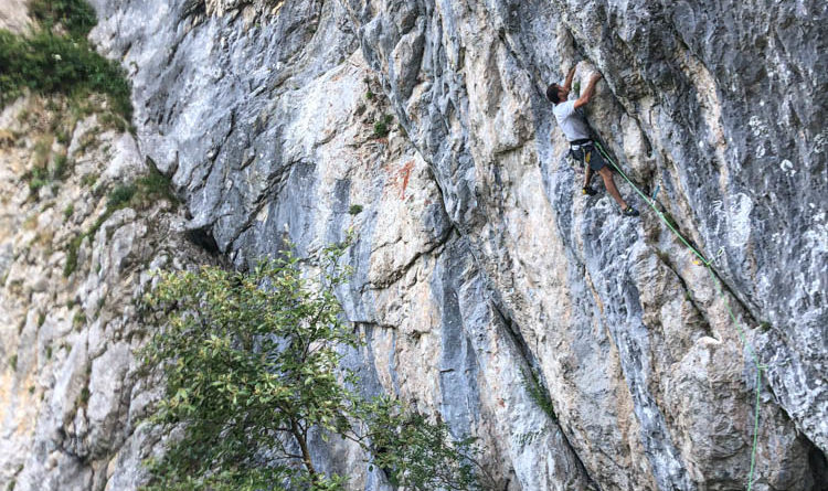 escalade falaise climbing haute savoie